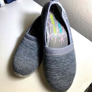 Skechers AirCooled Memory Foam gray color 6.5